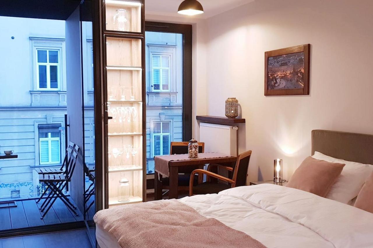 Boutique 108 - Old City, Luxury Apt. With A Garage Cracovia Exterior foto